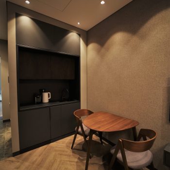 81 Kitchen and tables