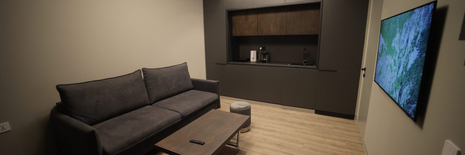 85 Living room and kitchen